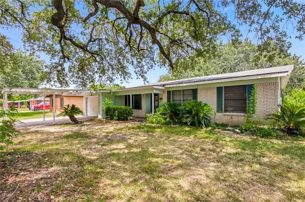 2302 E Rosebud Avenue, Victoria, TX 77901