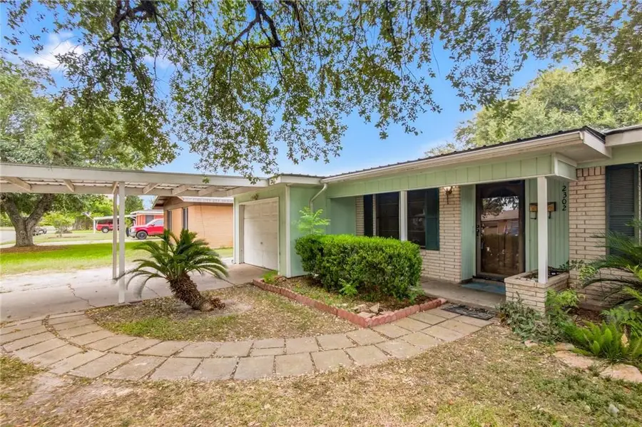 2302 E Rosebud Avenue, Victoria, TX 77901 - #2