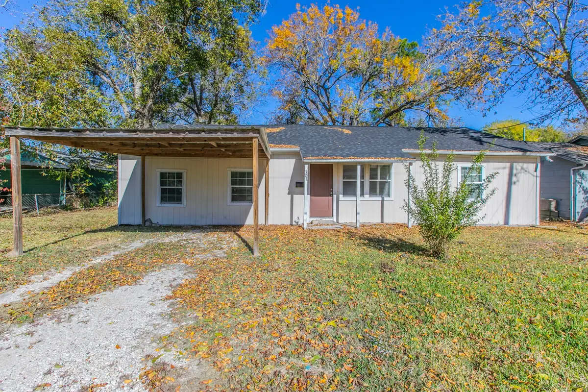 301 E Dumble Street, Alvin, TX 77511 - Image #1