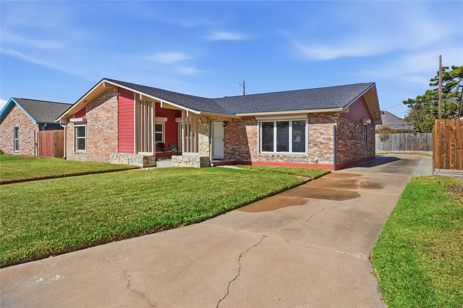 7706 Chantilly Circle, Galveston, TX 77551 - Image #2