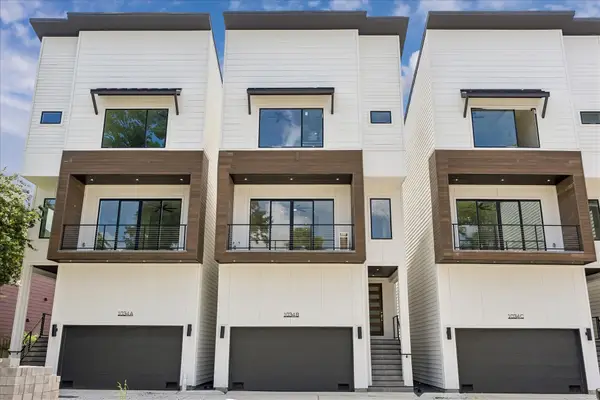 1034 W 17th St Street #D, Houston, TX 77008