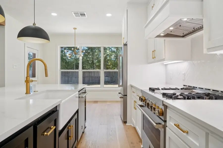 7 Clearbend Place, The Woodlands, TX 77384 - Image #3