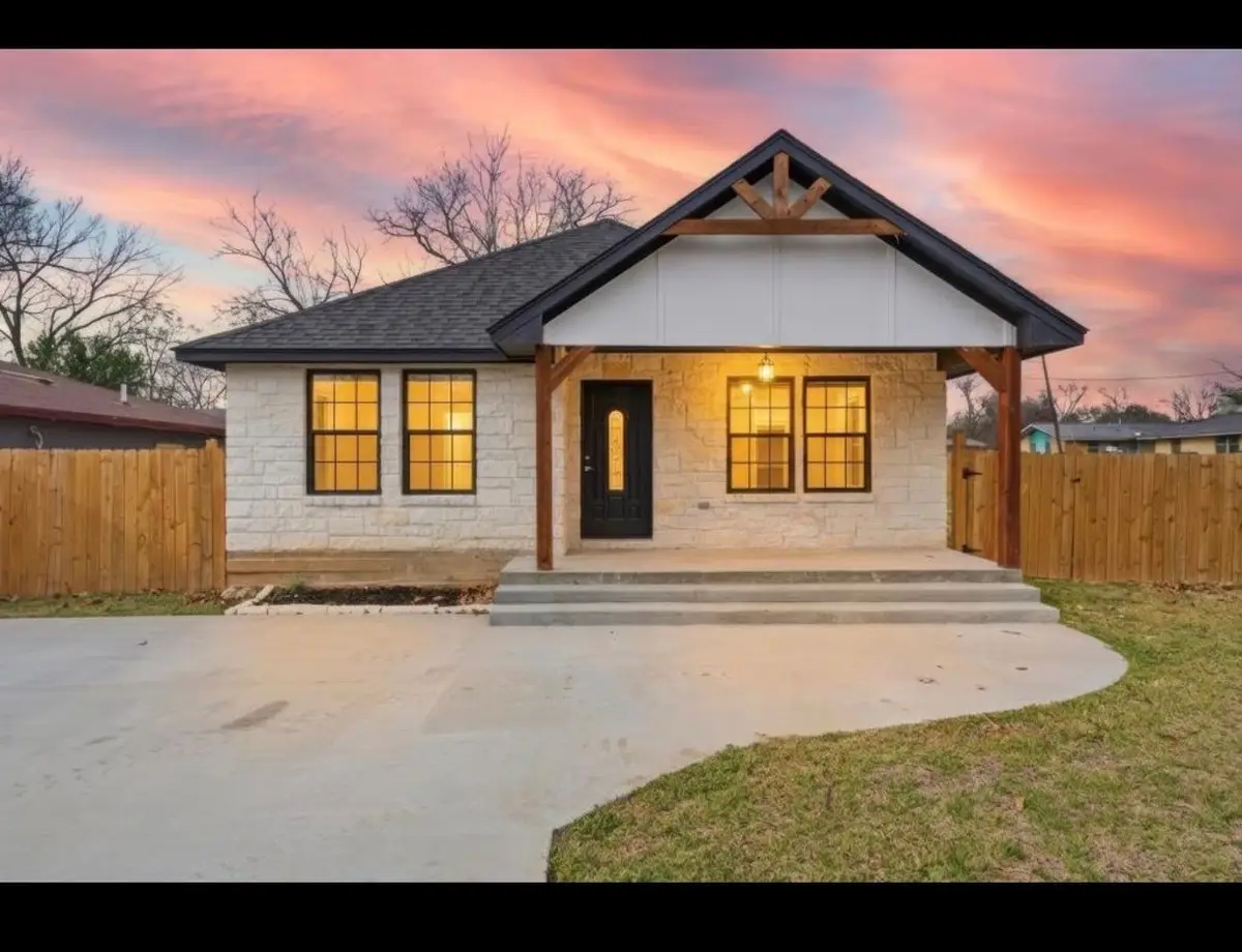 211 Moss Avenue, Hearne, TX 77859 - #1