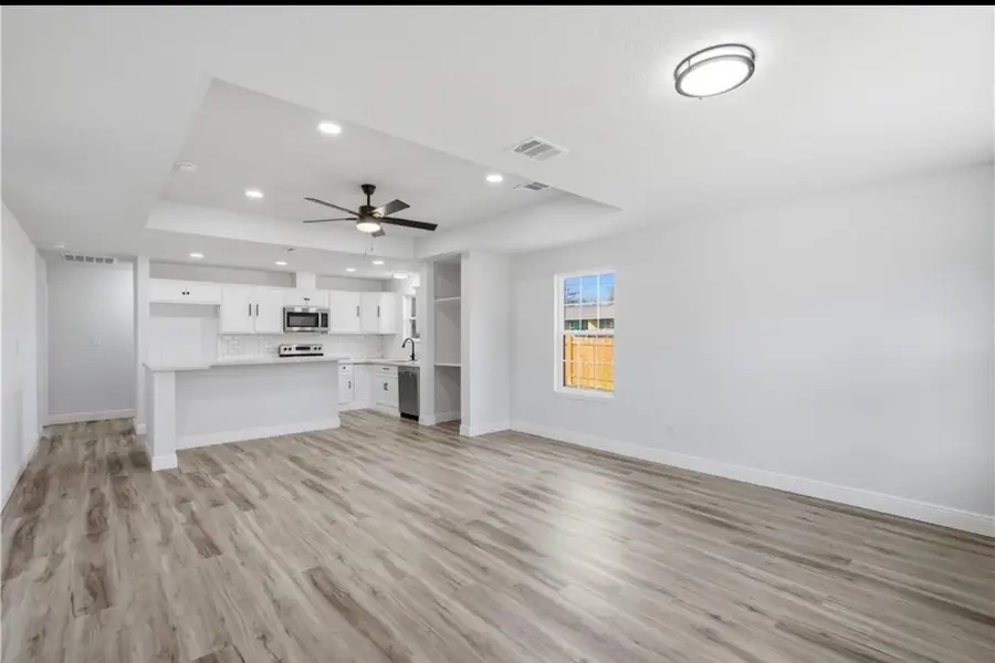 211 Moss Avenue, Hearne, TX 77859 - #2
