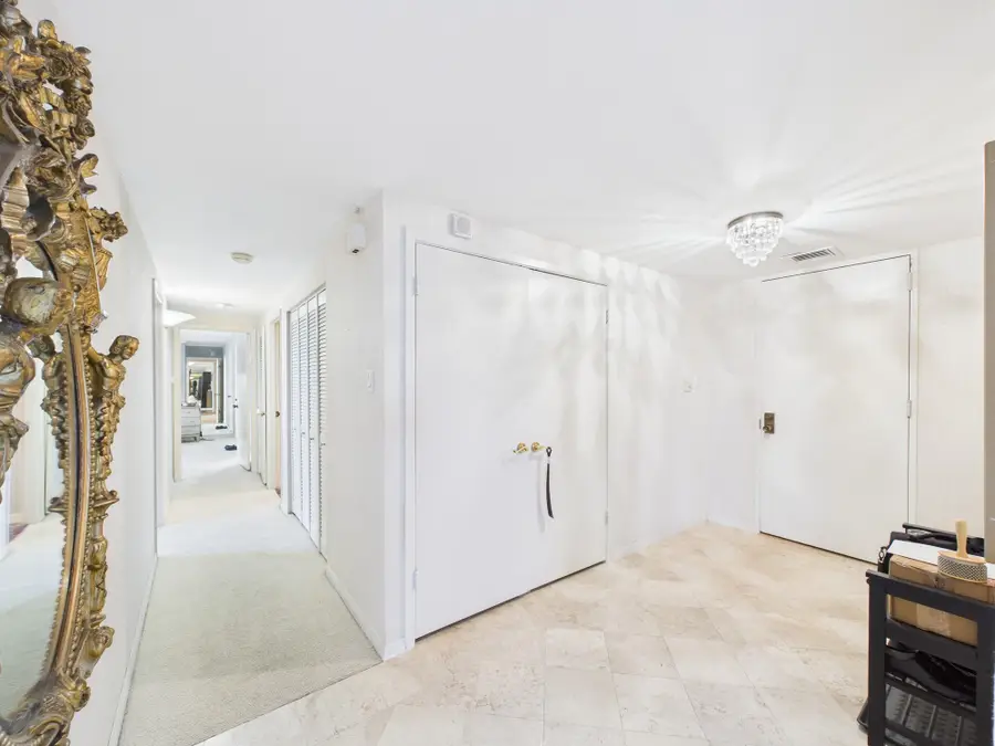 5001 Woodway Drive #1104, Houston, TX 77056 - Image #3