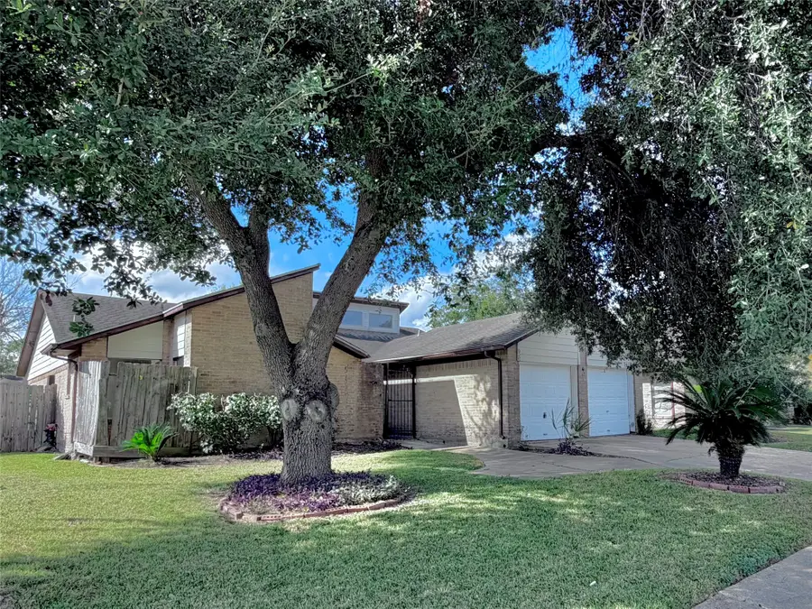 7110 Westbranch Drive, Houston, TX 77072 - Image #2