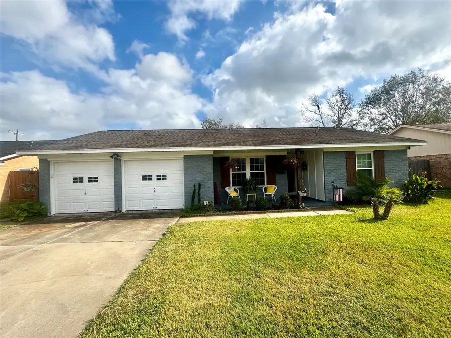 1029 Vine Drive, Angleton, TX 77515 - Image #2