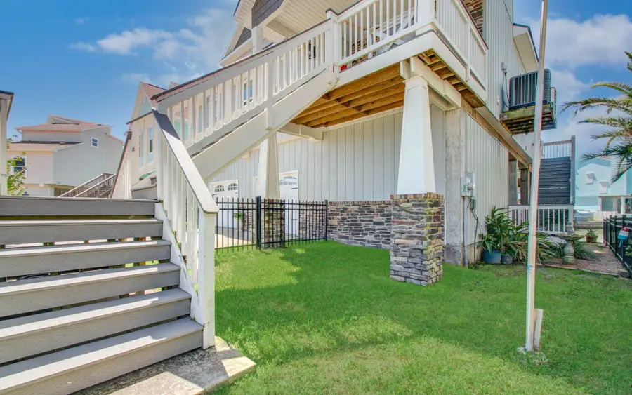 215 Lokai Street, Tiki Island, TX 77554 - #3