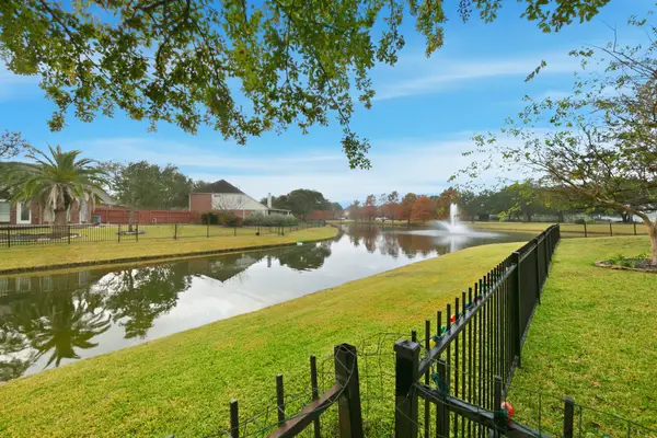 510 Crestwater Court, Houston, TX 77082