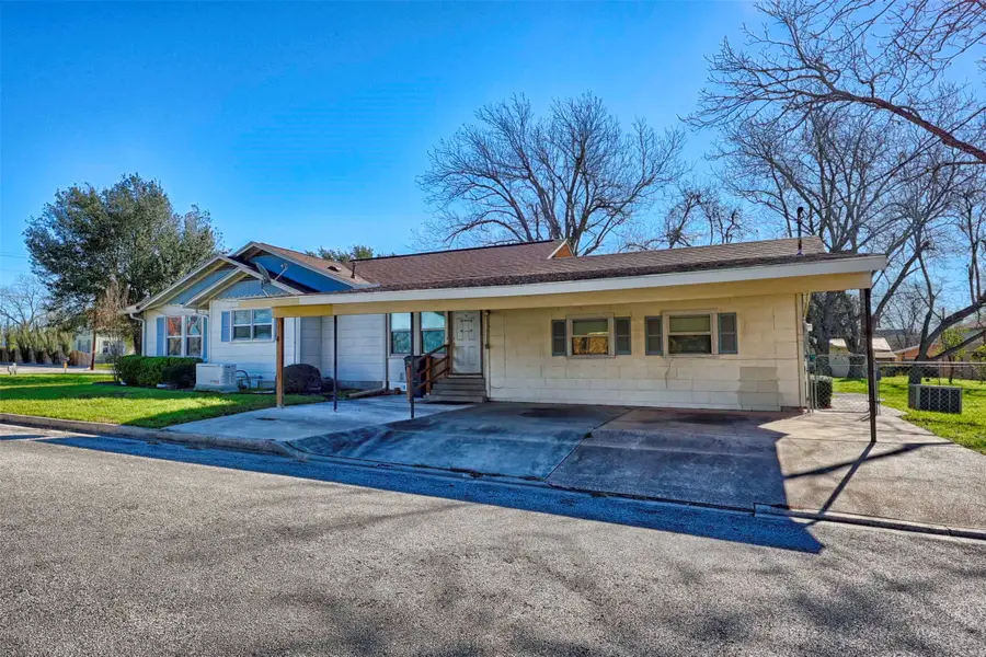 122 Ave E, Shiner, TX 77984 - #3