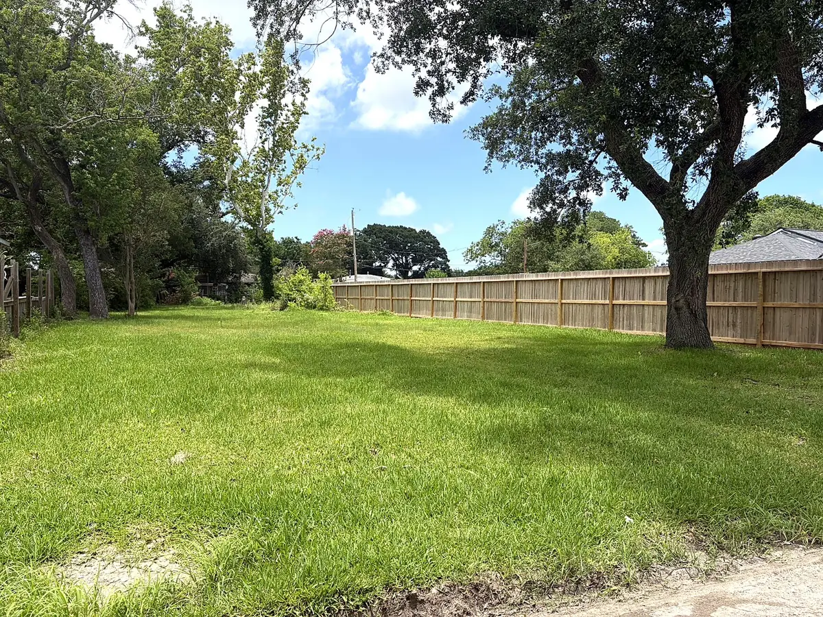 2930 3rd Avenue N, Texas City, TX 77590 - #1