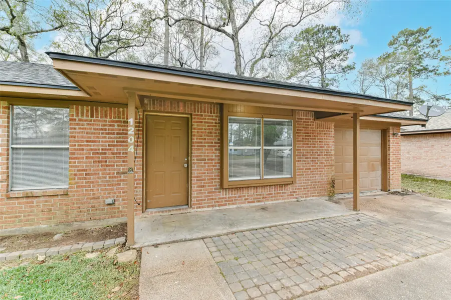 1204 S Holly Avenue, Cleveland, TX 77327 - Image #2