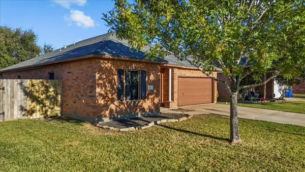 207 Range Lane, Baytown, TX 77523