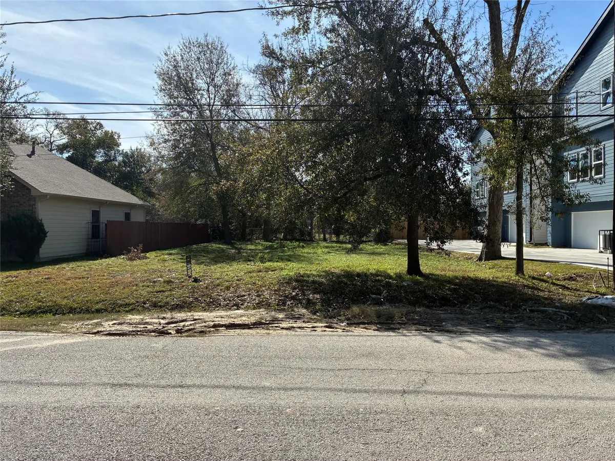 887 Lucky Street, Houston, TX 77088 - Image #1