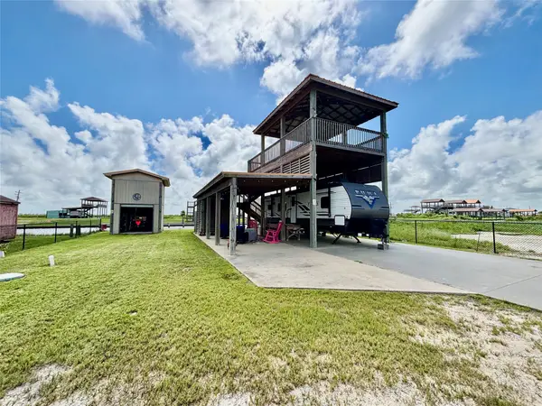 1311 Mabry Street, Gilchrist, TX 77617