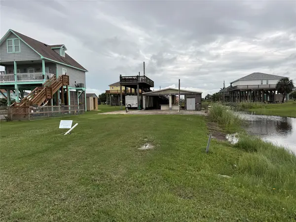 947 S Selwyn Road, Crystal Beach, TX 77650