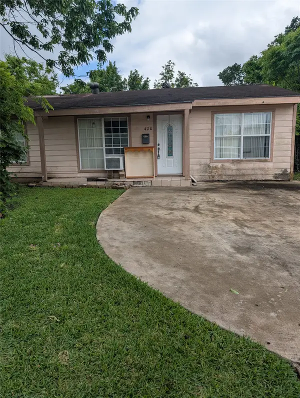 420 Azalea Street, Lake Jackson, TX 77566