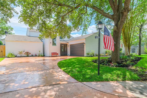 10303 Lynbrook Hollow Street, Houston, TX 77042