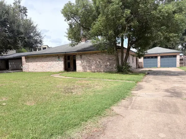 350 S Amherst Drive, West Columbia, TX 77486