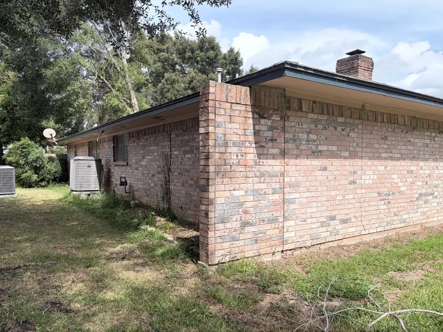 350 S Amherst Drive, West Columbia, TX 77486 - #3