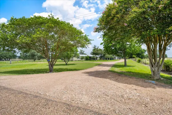 7300-2 Goehring Road, Ledbetter, TX 78946