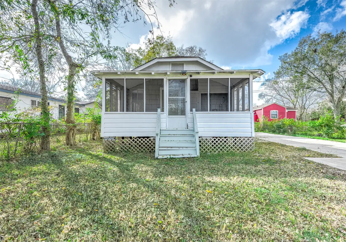 2012 Avenue F, Dickinson, TX 77539 - #1