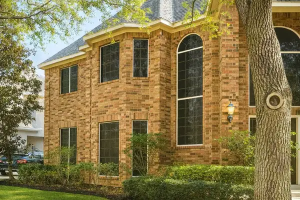 24 Stonegate Park Ct, Spring, TX 77379