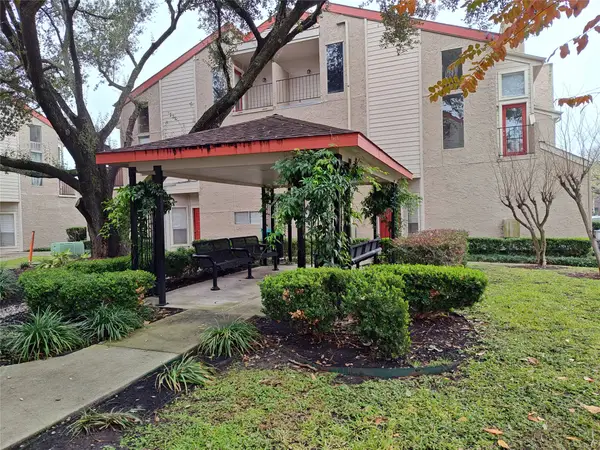 10855 Meadowglen Lane #928, Houston, TX 77042