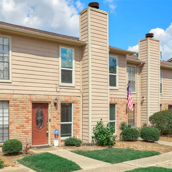 6700 Richardson Road #302, Houston, TX 77069