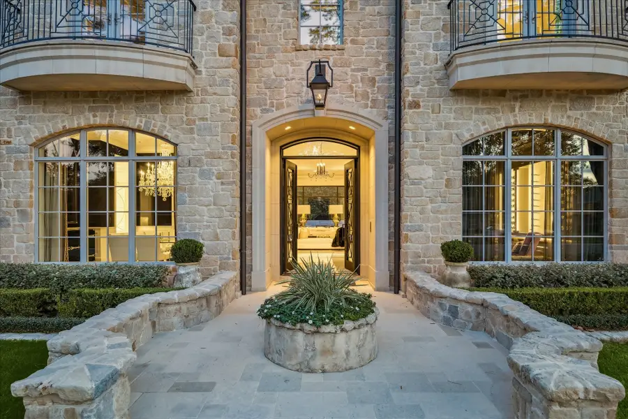 220 Merrie Way Lane, Houston, TX 77024 - Image #2