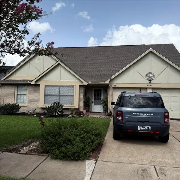 2114 Fountain Drive, Sugar Land, TX 77478