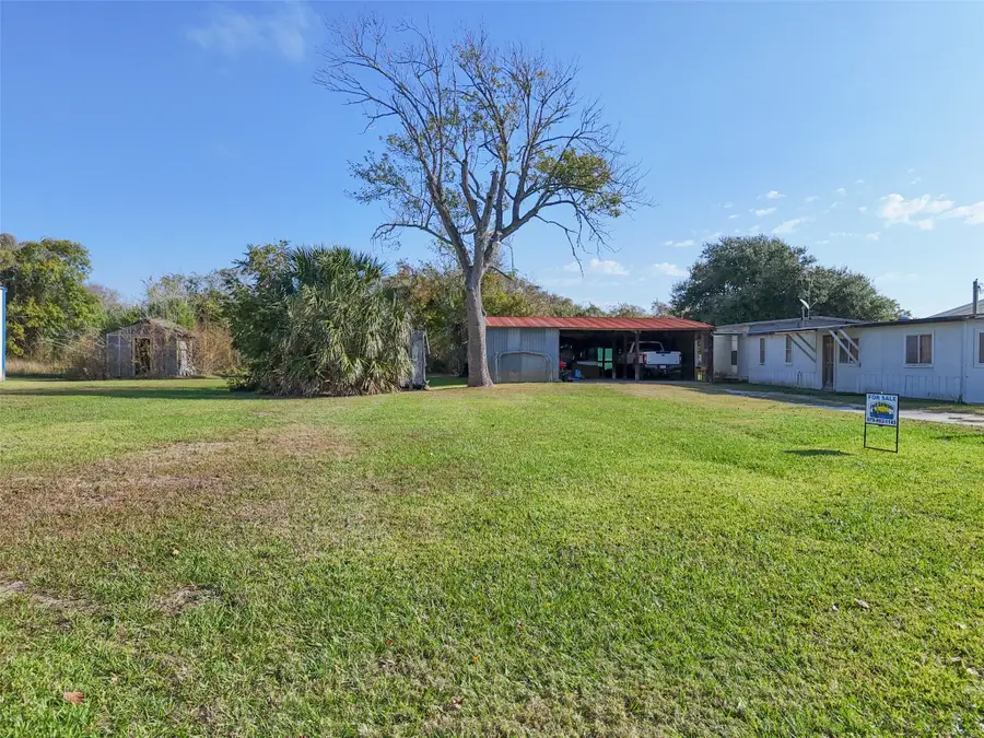 686 County Road 257, Matagorda, TX 77457 - Image #2