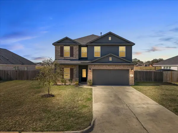 297 Twin Lakes Boulevard W, West Columbia, TX 77486