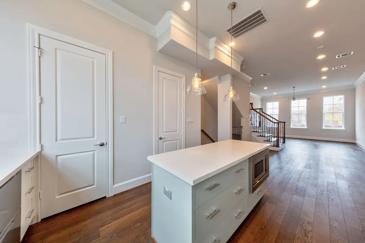 5921 Cottage Grove Lake Drive, Houston, TX 77007 - #1