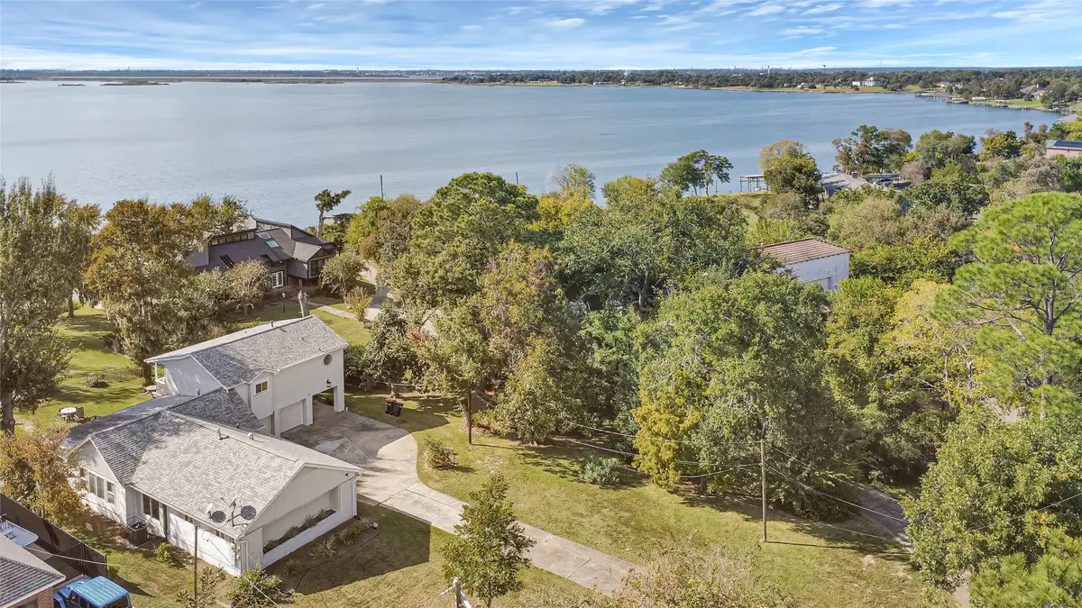 404 S Burnett Drive, Baytown, TX 77520 - Image #1