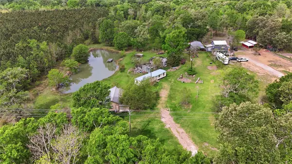 726 County Road 2078, Hull, TX 77564