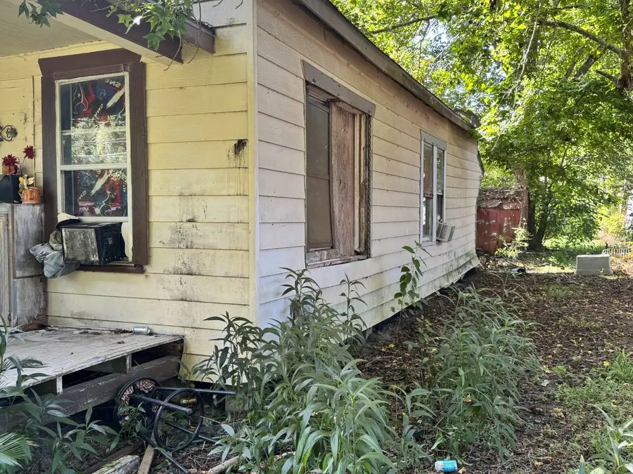 309 E Lawrence Street, Dayton, TX 77535 - #3