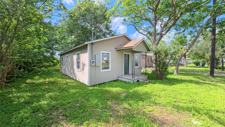 909 N Lake Avenue, Eagle Lake, TX 77434 - #2