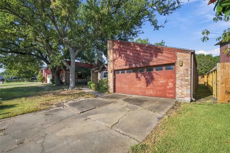 606 Meadow Knoll Drive, Stafford, TX 77477 - #2