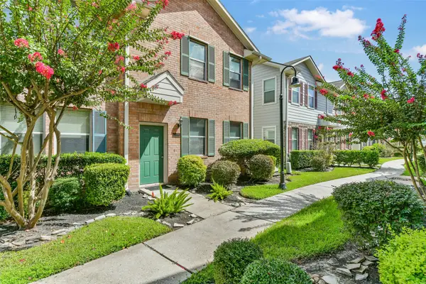 2121 Kemah Village Drive, Kemah, TX 77565