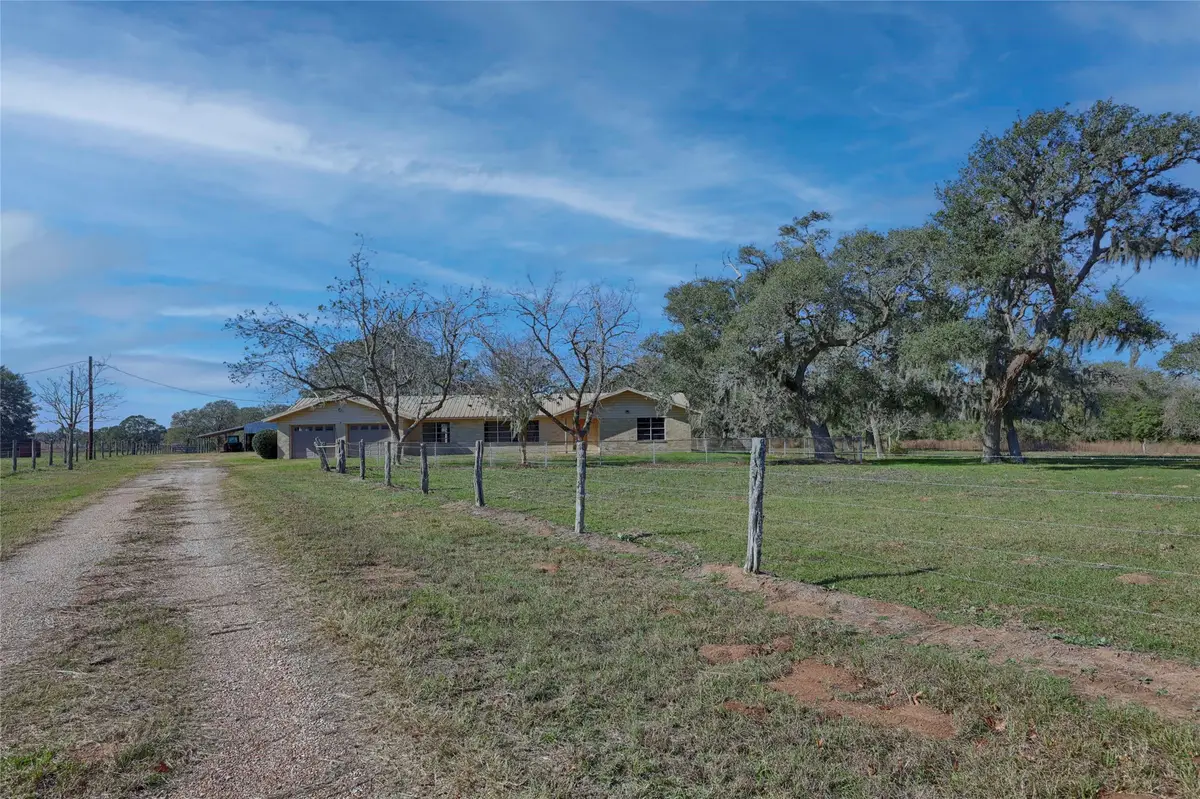 1168 County Road 450, Hallettsville, TX 77964 - #1