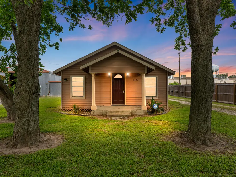 3320 Brooks Avenue, Bay City, TX 77414 - #3