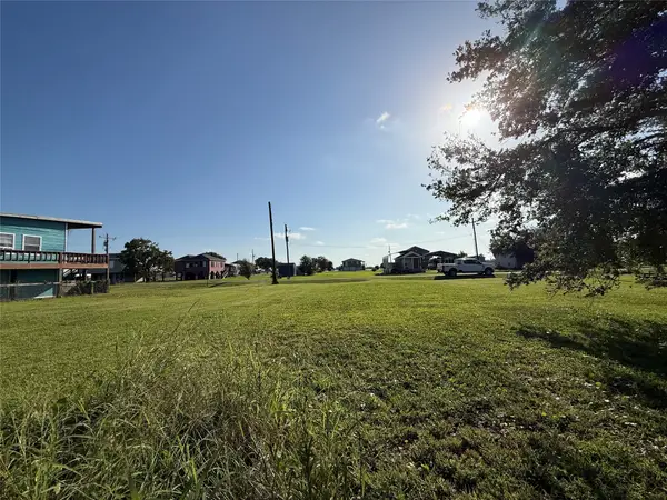 1013 Canal E, Port Bolivar, TX 77650