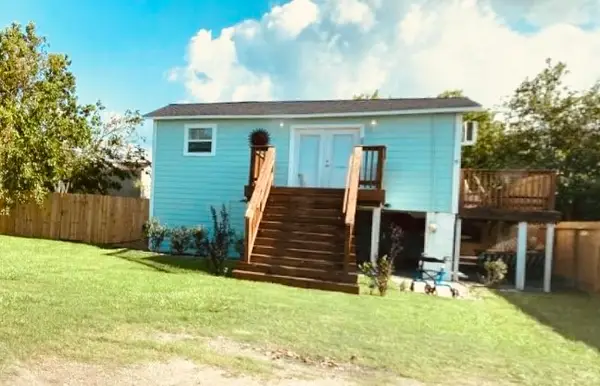 1609 E Bayshore Drive, Dickinson, TX 77539