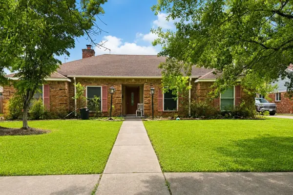 423 Woodvine Drive, El Lago, TX 77586