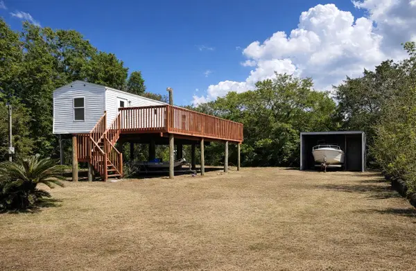 613 Troy Street, Anahuac, TX 77514