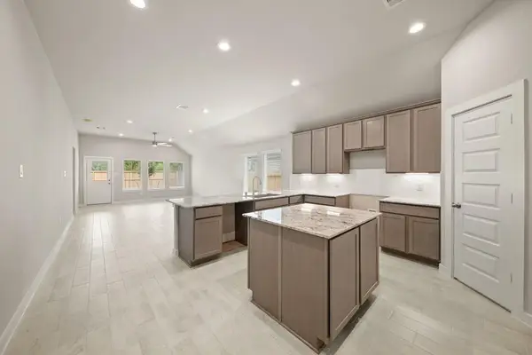 1711 Pecan Woods Lane, Conroe, TX 77301