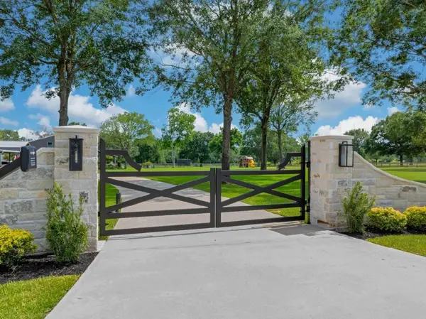 18859 Kinkaid Road W, Montgomery, TX 77316
