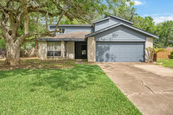 902 Essex Drive, Friendswood, TX 77546