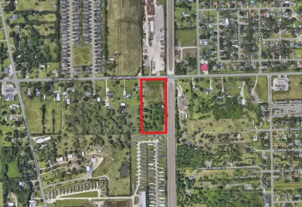 2020 E Wallisville Rd, Highlands, TX 77562
